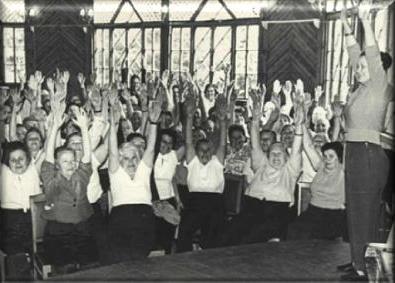 Александра Николаевна Транквиллитати ведет занятия с группой здоровья, Измайлово, 1952 г.